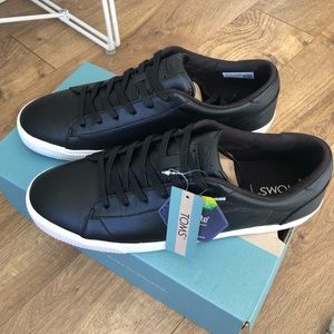 New with box Toms black leather Carlson sneakers 10.5